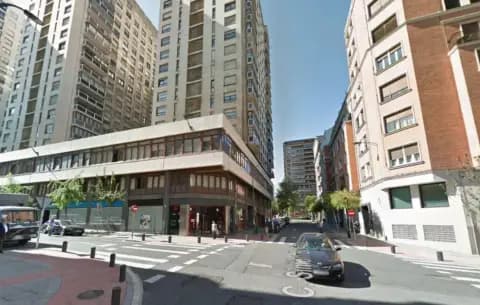 Oficina en calle de Simón Bolívar