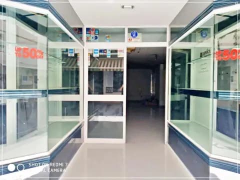Local comercial en calle Juan XXIII