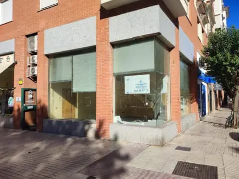 Local comercial en Valdepasillas