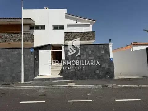 Casa en calle de los Geranios