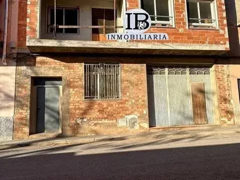 Edificio en calle Escuelas, 7