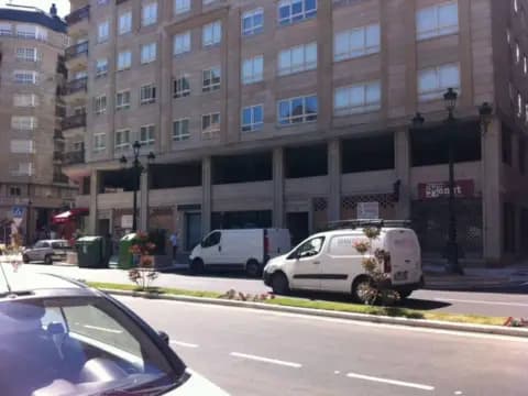 Local comercial en calle de Rosalía de Castro