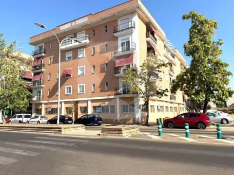 Local comercial en Urbanización Guadiana