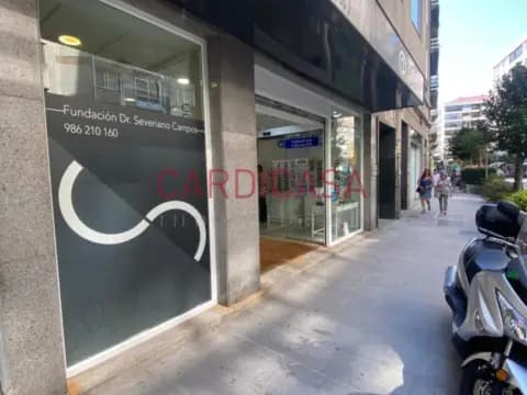 Local comercial en Avenida das Camelias