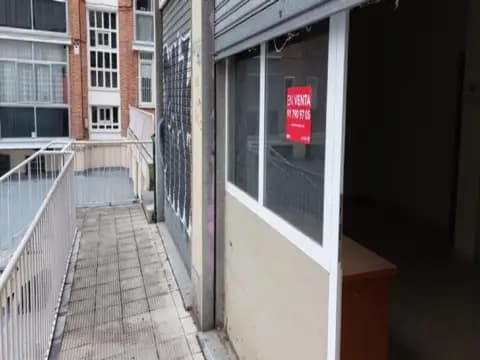 Local comercial en Plaza de Julio Lazúrtegui, 6