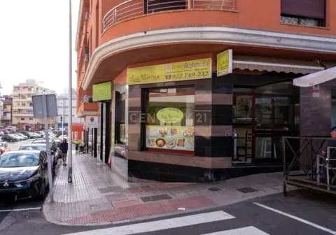 Local comercial en Avenida Chasna