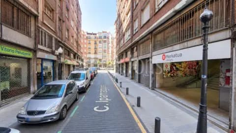 Local comercial en calle de Iparraguirre, 71