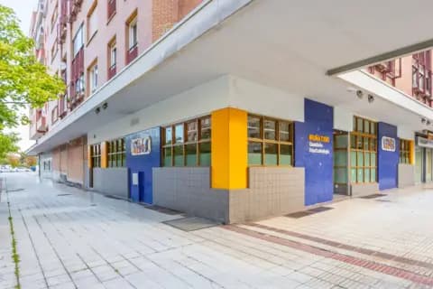 Local comercial en calle de Irunlarrea, 59