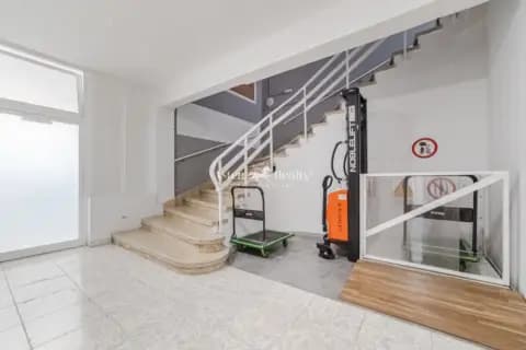 Local comercial en Avenida Familia Betancourt y Molina