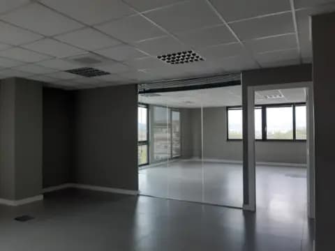 Oficina en Parque Empresarial La Muga, 11