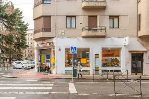 Local comercial en calle de Francisco Bergamín, 6