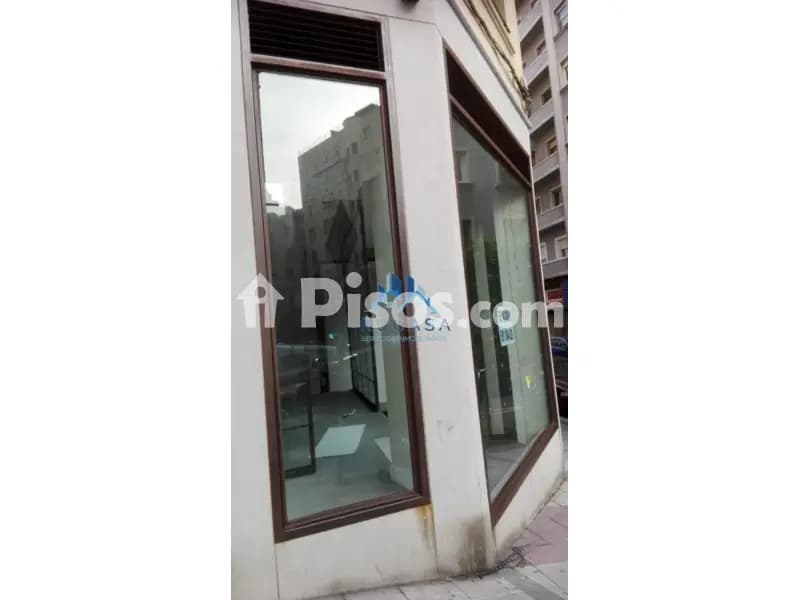 Local comercial en calle de Santa Clara
