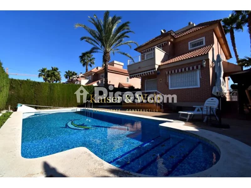 Chalet en Carrer Caridad Soler Durá