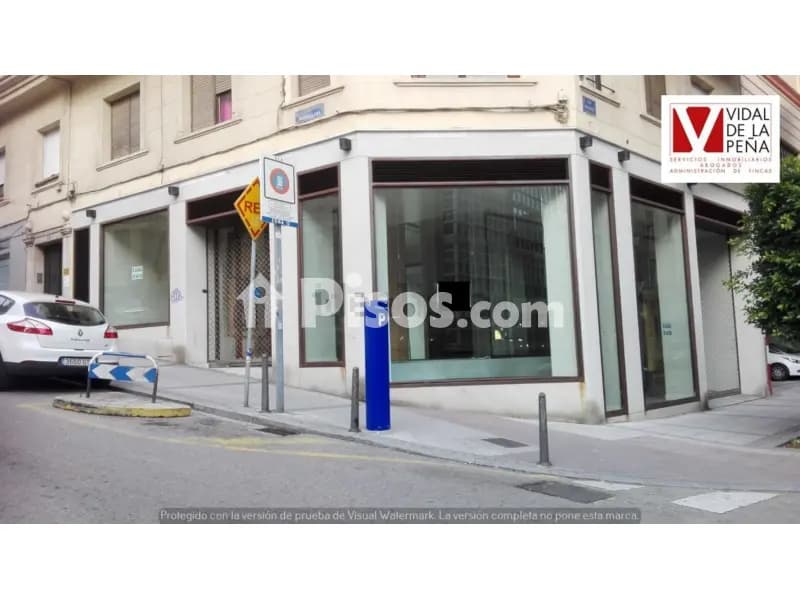 Local comercial en calle de Santa Clara