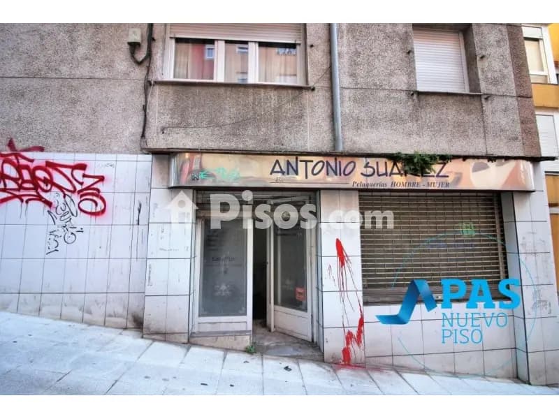 Local comercial en calle de Santos Mártires