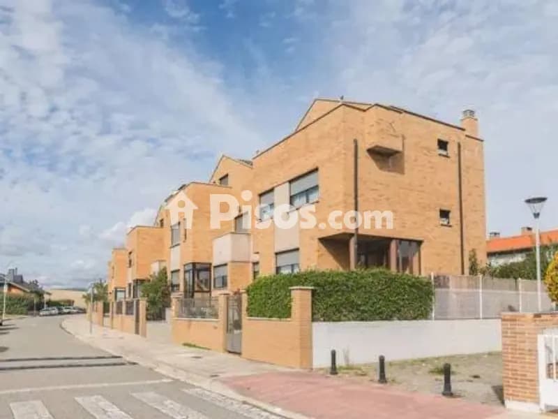 Casa adosada en Zizur Mayor - Zizur Nagusia