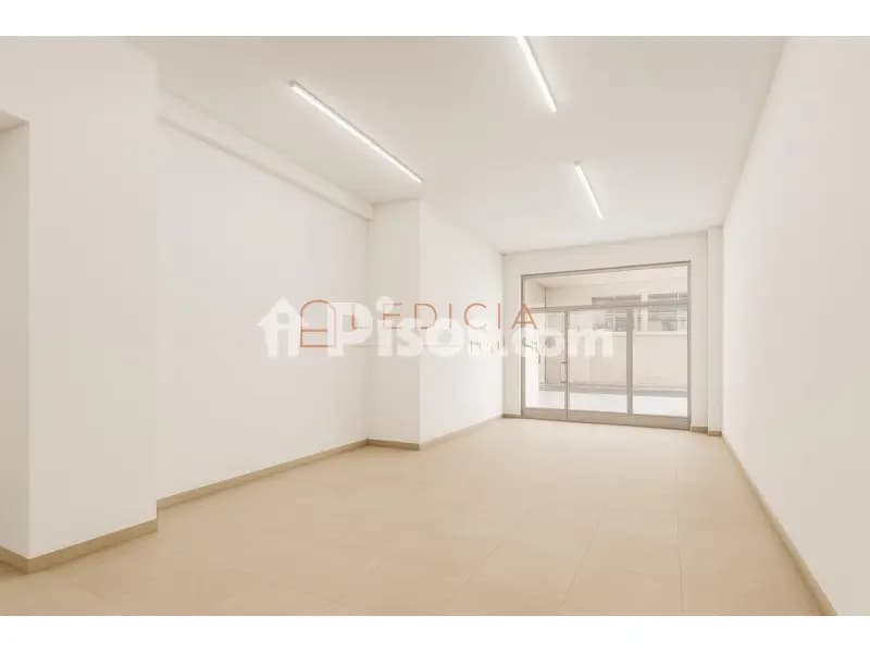 Local comercial en calle de Oporto, 24
