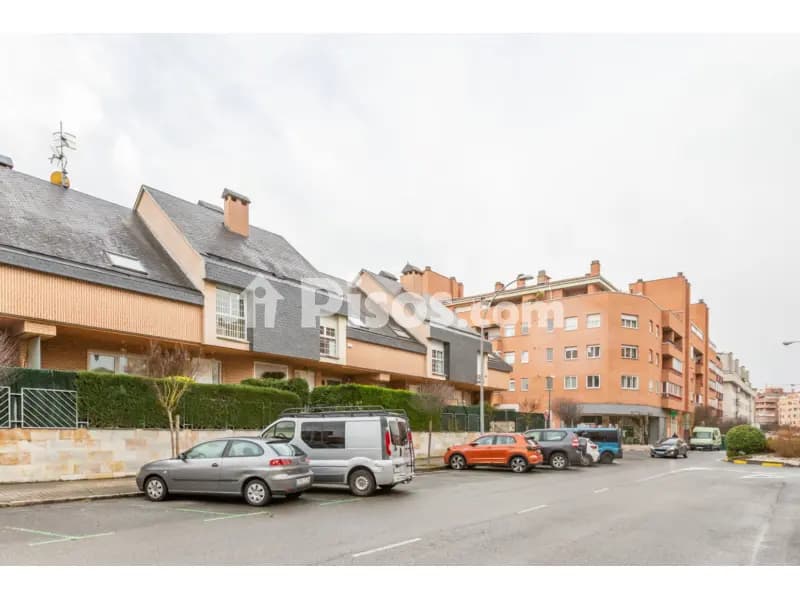 Casa en calle de Lur Gorri, 27