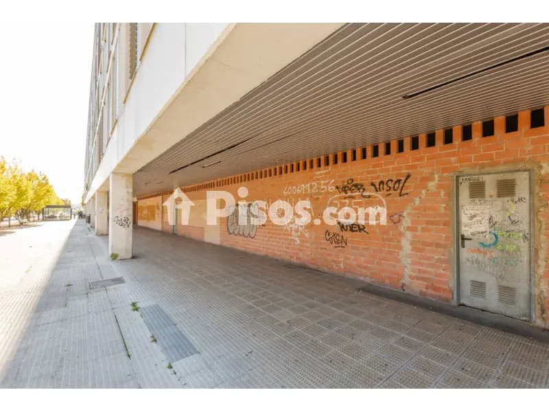 Local comercial en Plaza de los Donantes de Navarra, 3