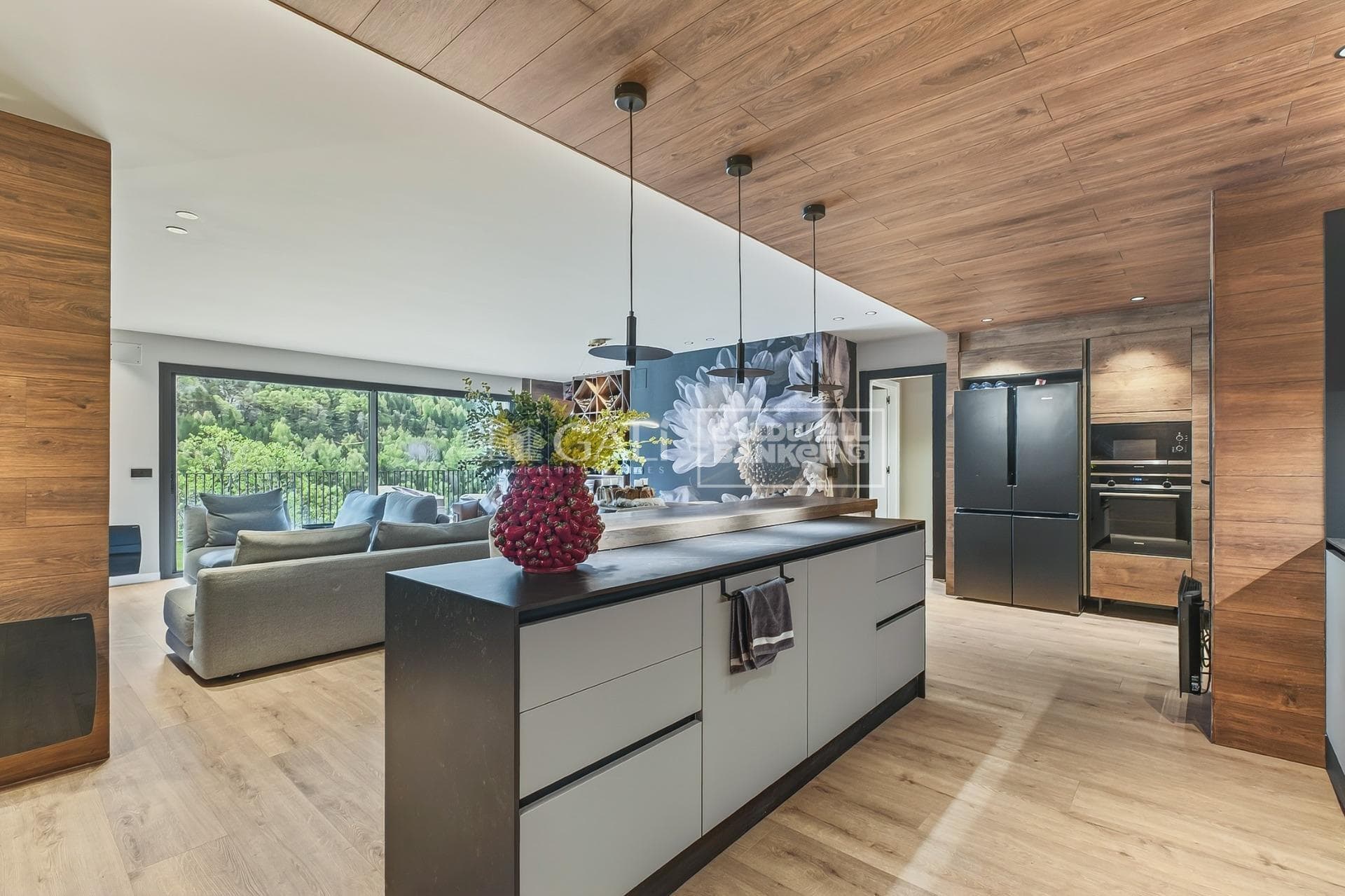 PLANTA BAJA EXCLUSIVA CON VISTAS ESPECTACULARES Y ACABADOS DE ALTÍSIMA CALIDAD