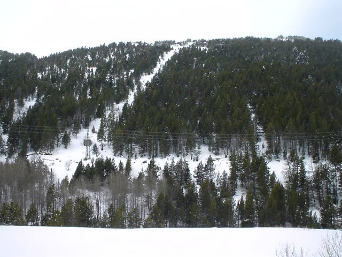 Acogedor Piso en Venta en Canillo: Sol, Vistas y Proximidad a Pistas