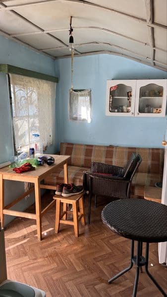 Vand casa din paianta, S 100 mp, teren intravilan 3200 mp, Poiana Varsaturii, com. Jaristea