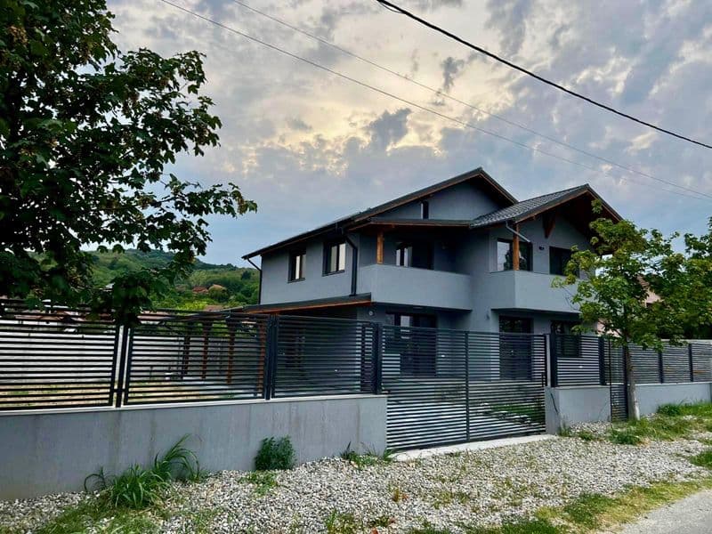 Casa de vanzare 170 mp