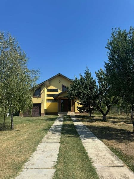 Casa deosebita P+M 252 mp utili, teren de 1654 mp, Aleea Manastirii De
