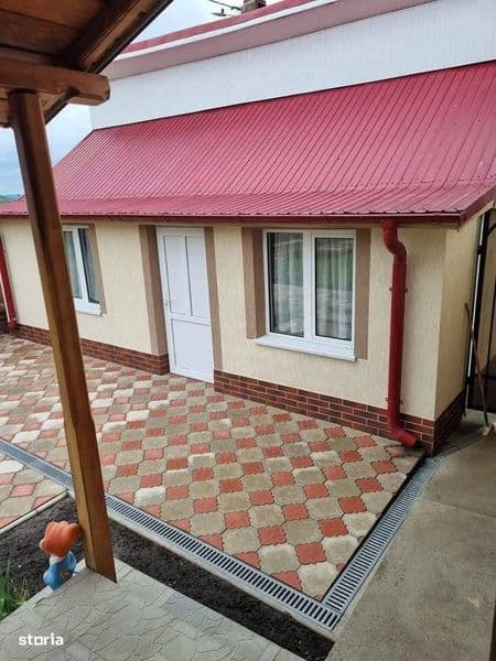 De vanzare Vila din caramida la 5 minute de Roman, 130mp 110.000euro