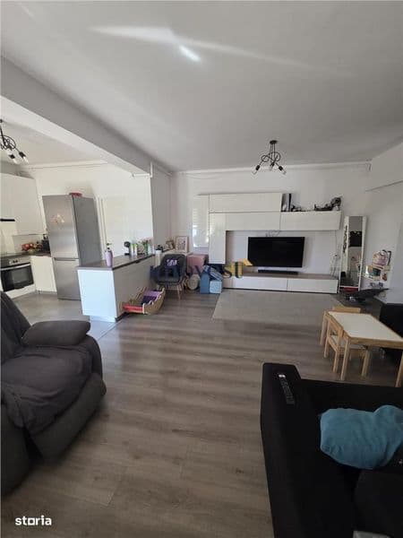 Apartament cu 2 camere + curte generoasă de 168 mp