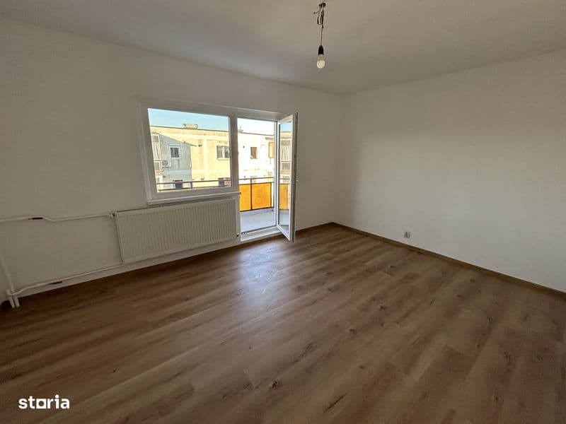 Vand apart.1 cam.situat in Micalaca,str.Vaslui,st. 50 mp,et.4/4,modern