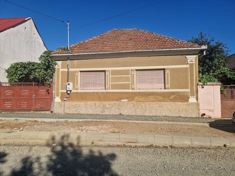 Casă de vânzare în Lipova, jud. Arad – zonă centrală, 250 m²
