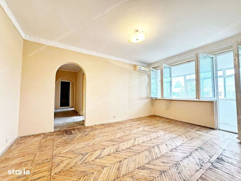 Apartament cu 3 camere, în cartierul Micro 16, 70 mp.