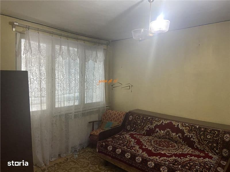 Apartament 3 camere , zona Sud , et 34 , decomandat ,52 mp