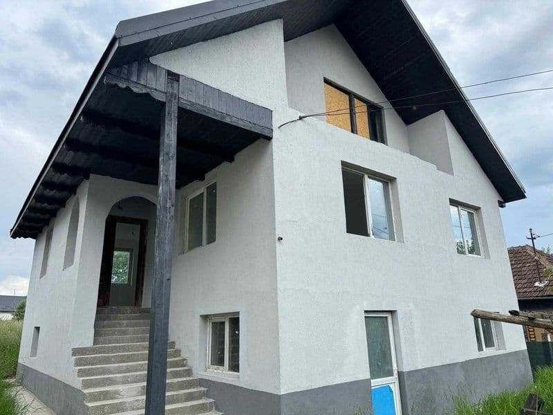 Casă D+P+M de vânzare în Vadu Izei, Maramureș – 264 mp construiți, 98.000 € negociabil