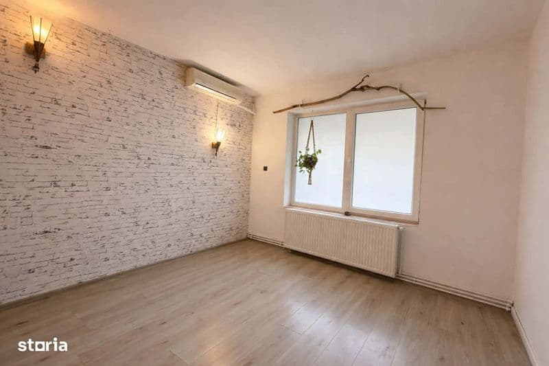 Vand spatiu comercial la parter, suprafata utila 80 mp, 2 bai