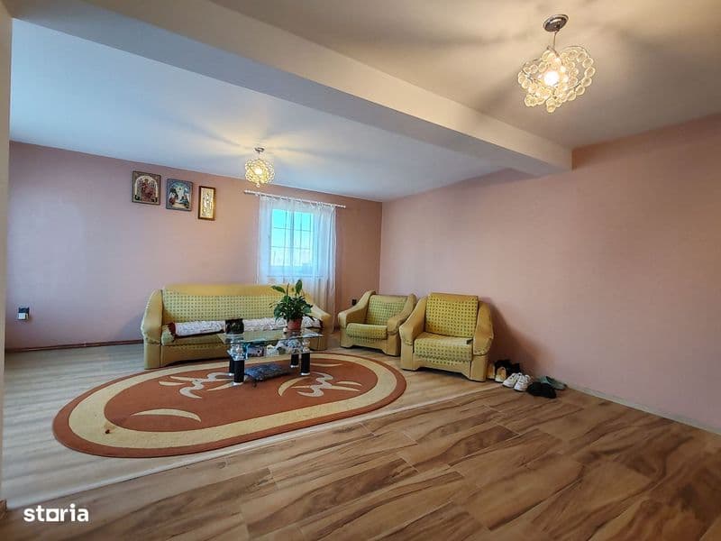 Vilă P+1 Bascov, 240 mp, teren 550 mp, toate utilitatile, asfalt
