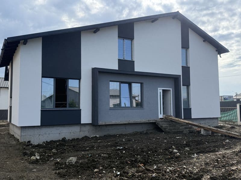 Casa Golesti!3camere  2 bai Living Bucatarie mp160 Teren 400mp