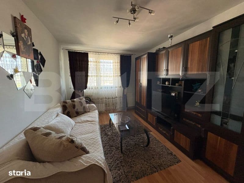 Apartament de vanzare, 3 camere, 52 mp, renovat - Hunedoara