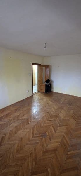 Apartament 3 camere , 2 bai, 2 balcoane, 72m2, central ,de renovat