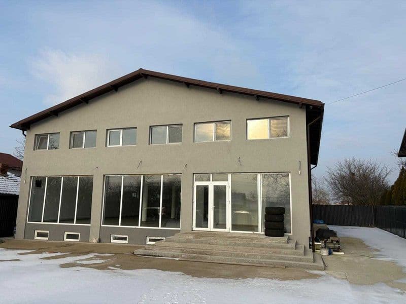 Spatiu de vanzare!! Aprox 1000m2 pe 3 nivele