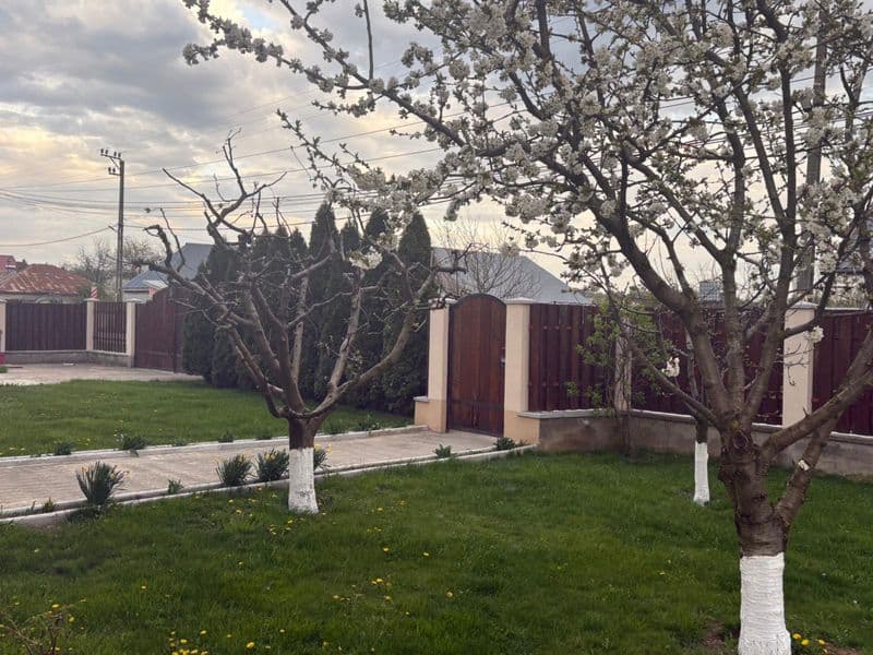 Vând/Schimb casă Buhuși – 4 camere, 195 mp | Accept ap. 2 camere + diferență