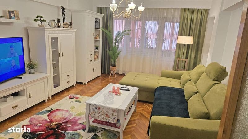 Vand apartament cu 3 camere Deva, etaj 1, din anul 2000, 157 mp, BOXA