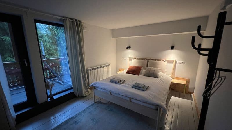 Cabana / Pensiune retrasa cu ciubar la munte Gura Teghii Varlaam Buzau 6 camere 4 bai 300mp 1800mp teren renovata integral