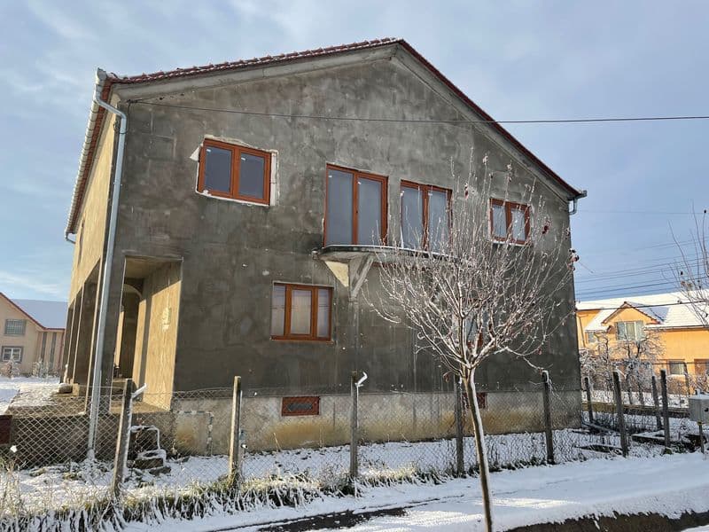 Casa De Vanzare // 320mp2 Utili // 2 intrari separate