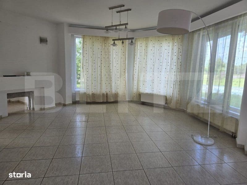 Casa  cu piscina ,7 camere, 447 mp - teren 1535mp, Vetis