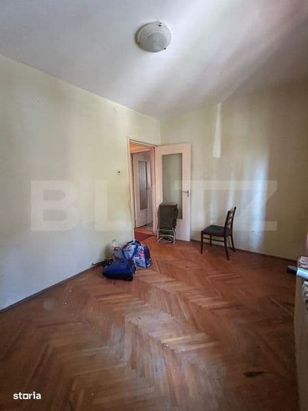 Apartament cu 4 camere, 82 mp, zona Dambu