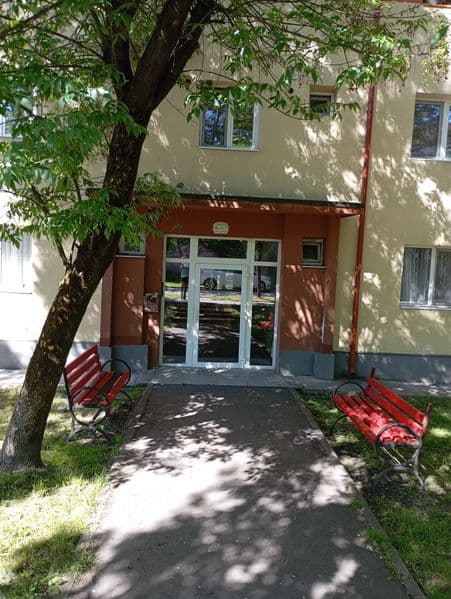 Tel 0727790066.Vând apartament cu două camere decomandat, în oraș Petrila Cartierul 8 Martie et4 având o sup de 53 mp .Ușor negociabil.