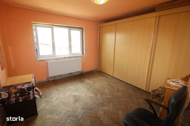 Vând apartament 2 camere în Hunedoara, zona Micro7-Trandafirilor, 41mp