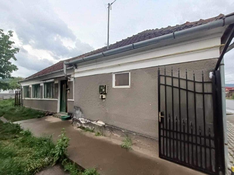 Casa 114 mp - in Hateg la 300 m de primarie